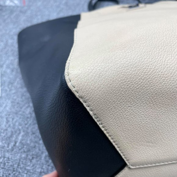 Auth Louis Vuitton Lock Me black and beige like new - Picture 5 of 11